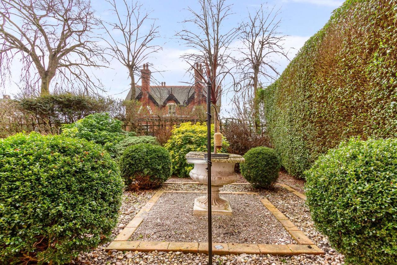The Limes Chester Exterior foto